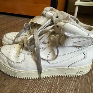 Nike Air Force 1 High - US 6Y